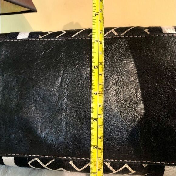 TOMMY HILFIGER AMERICAN CLASSIC SMALL SATCHEL - Picture 11 of 13